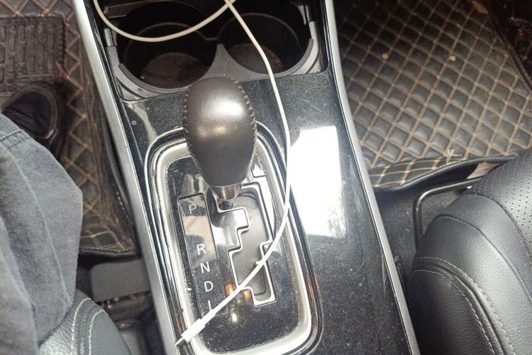 Used Mitsubishi Outlander 2018 2.4L 4x4 Elite Edition 5 Seats Gear Lever