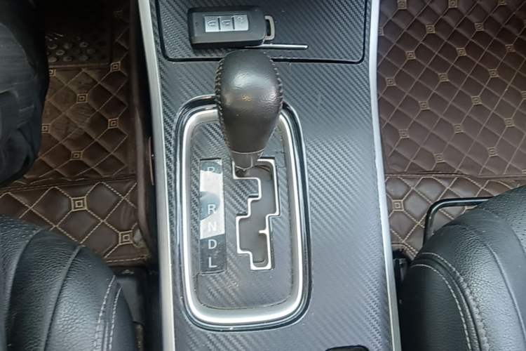 Used Mitsubishi Outlander 2018 2.4L 4x4 Elite Edition 5 Seats Gear Lever