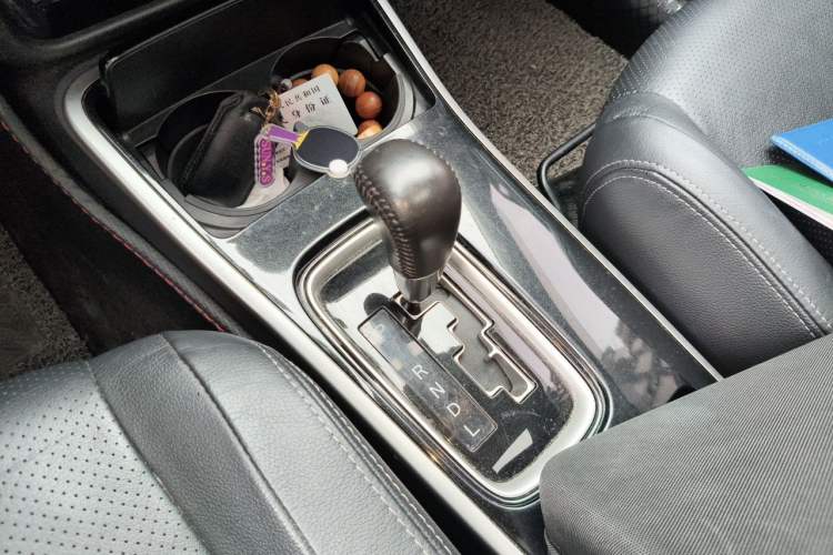 Used Mitsubishi Outlander 2018 2.4L 4x4 Elite Edition 5 Seats Gear Lever