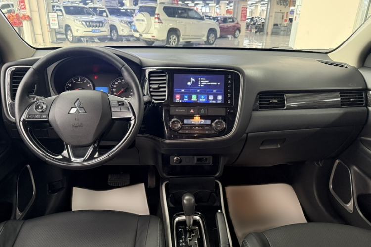 Used Mitsubishi Outlander 2018 2.0L Two-Wheel Drive Glory Edition 5 Seats Gear Lever