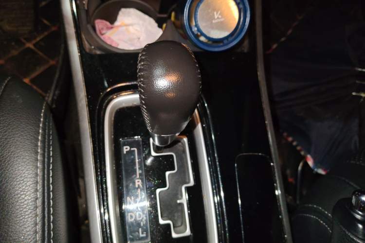 Used Mitsubishi Outlander  Gear Lever