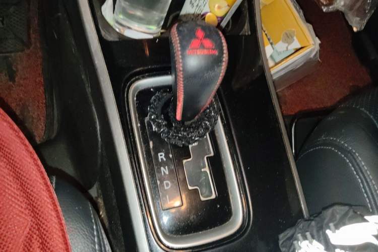 Used Mitsubishi Outlander 2018 2.4L 4x4 Elite Edition 5 Seats Gear Lever