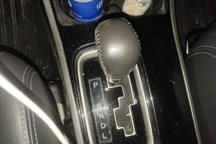 Used Mitsubishi Outlander 2018 2.4L 4x4 Elite Edition 5 Seats Gear Lever