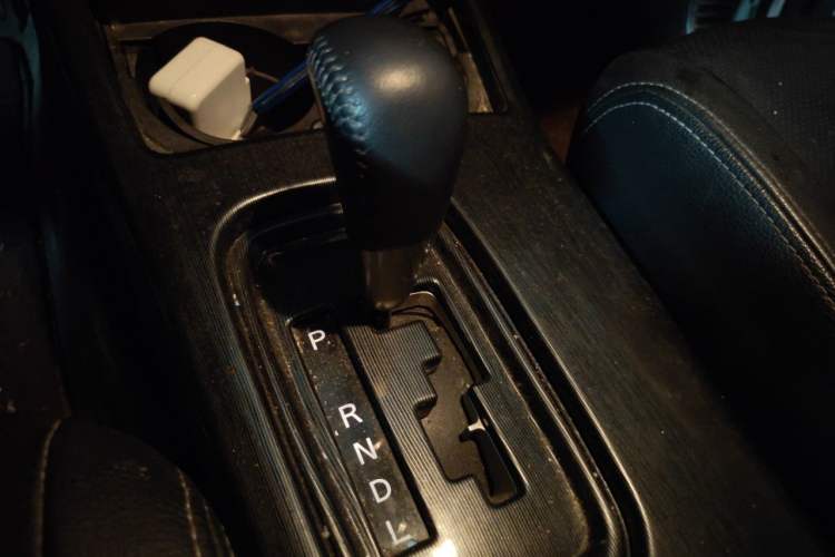 Used Mitsubishi Outlander 2018 2.4L 4x4 Elite Edition 5 Seats Gear Lever