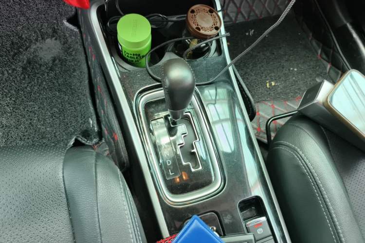 Used Mitsubishi Outlander 2018 2.4L 4x4 Elite Edition 5 Seats Gear Lever