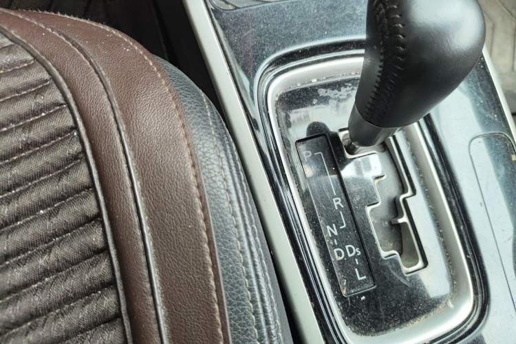 Used Mitsubishi Outlander 2018 2.0L Two-Wheel Drive Glory Edition 5 Seats Gear Lever