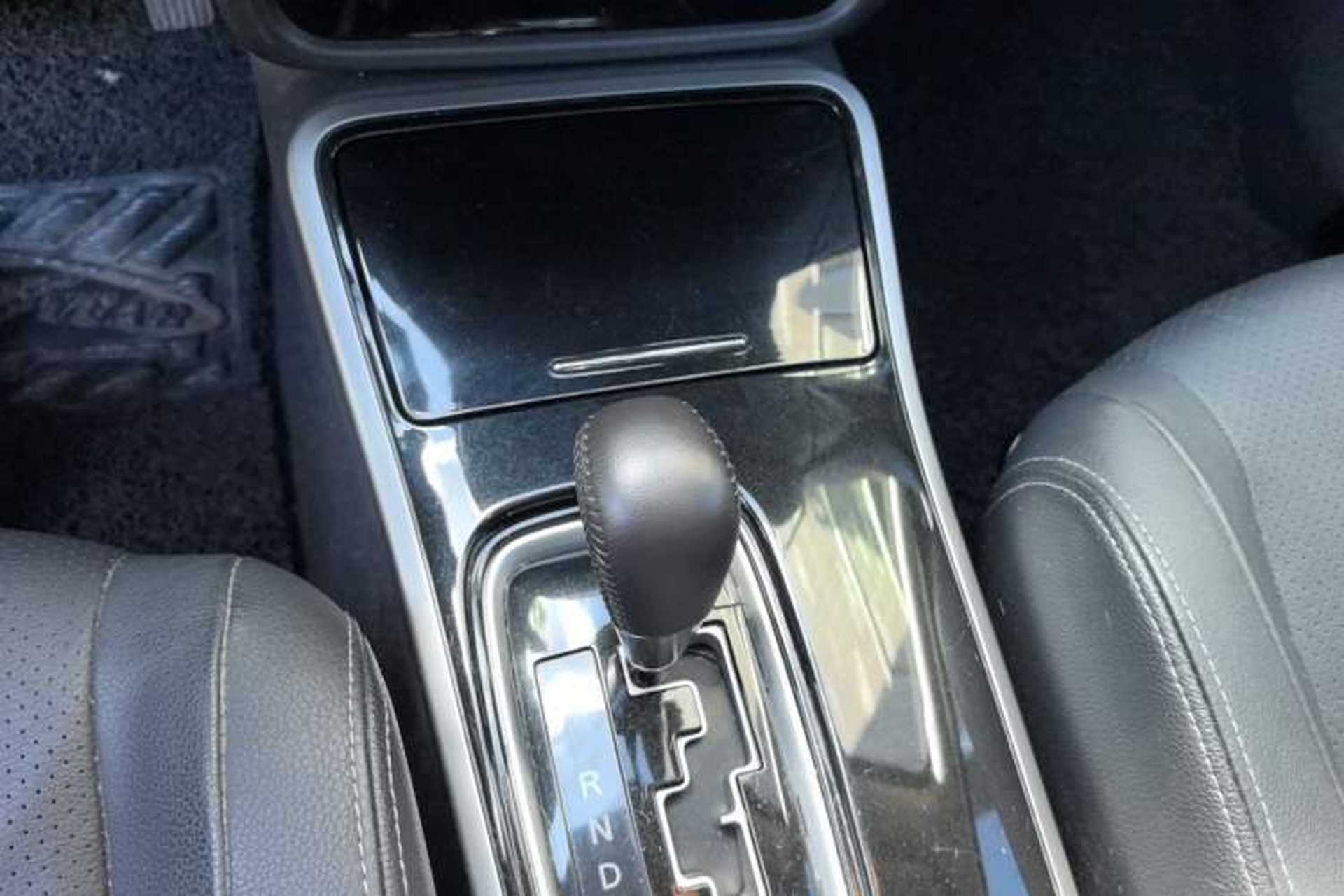 Used Mitsubishi Outlander 2018 2.4L 4x4 Elite Edition 5 Seats Gear Lever