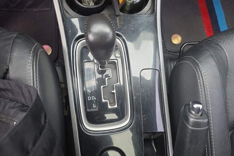 Used Mitsubishi Outlander 2018 2.0L Two-Wheel Drive Glory Edition 5 Seats Gear Lever