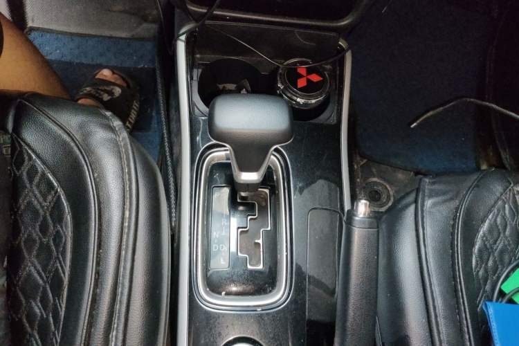 Used Mitsubishi Outlander 2018 2.0L Two-Wheel Drive Glory Edition 5 Seats Gear Lever