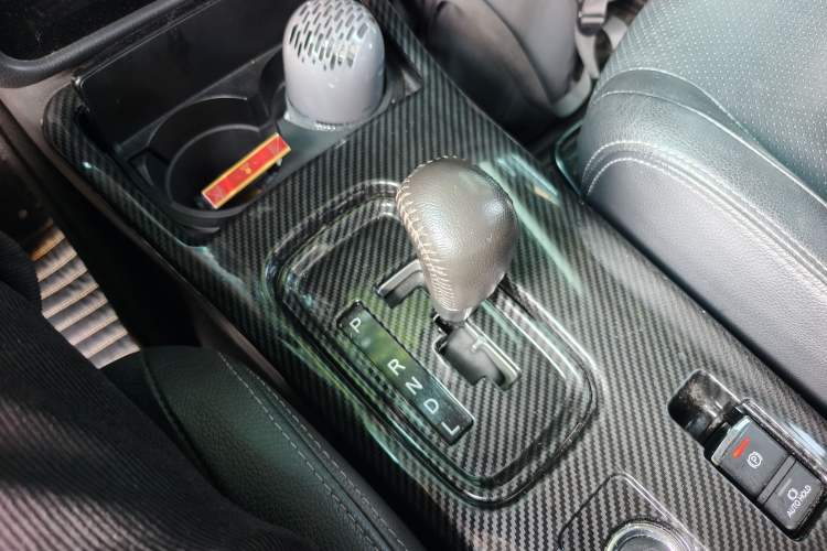 Used Mitsubishi Outlander 2018 2.4L 4x4 Elite Edition 5 Seats Gear Lever
