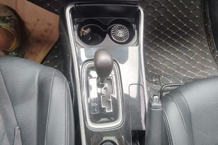 Used Mitsubishi Outlander 2018 2.0L Two-Wheel Drive Glory Edition 5 Seats Gear Lever
