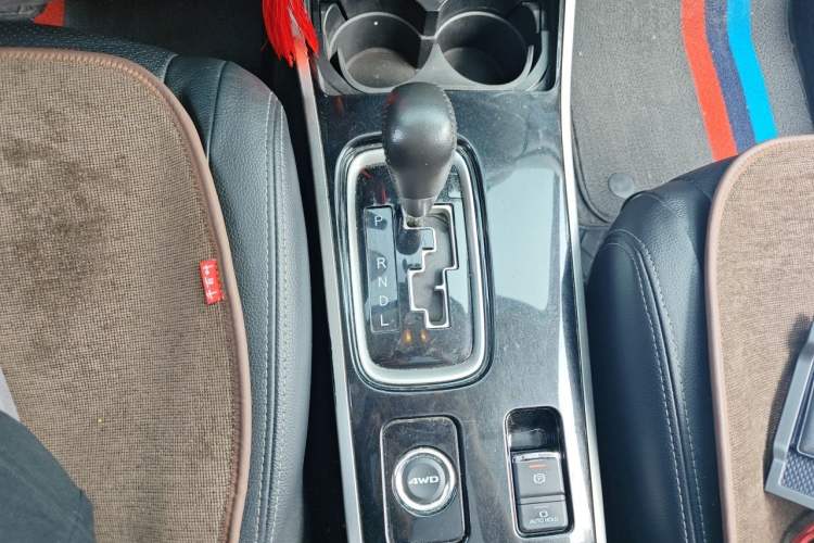 Used Mitsubishi Outlander 2018 2.4L 4x4 Luxury Edition 7-Seater Gear Lever