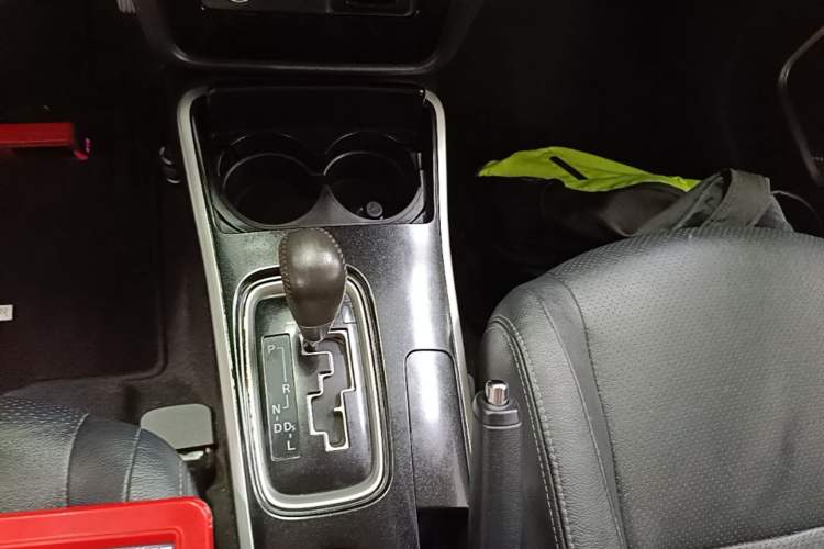 Used Mitsubishi Outlander 2018 2.0L Two-Wheel Drive Glory Edition 5 Seats Gear Lever