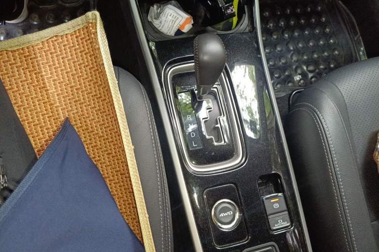 Used Mitsubishi Outlander 2018 2.4L 4x4 Elite Edition 5 Seats Gear Lever