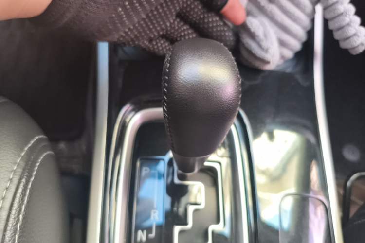 Used Mitsubishi Outlander 2018 2.0L Two-Wheel Drive Glory Edition 5 Seats Gear Lever