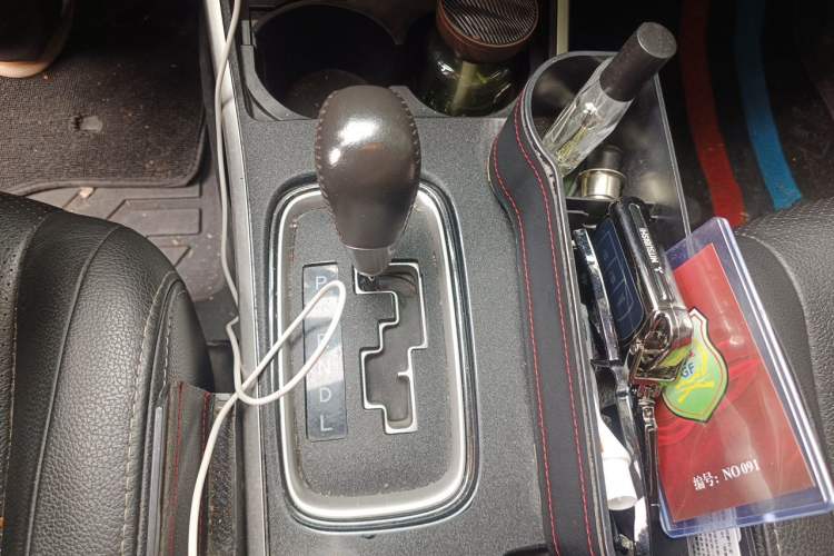 Used Mitsubishi Outlander 2018 2.4L 4x4 Luxury Edition 7-Seater Gear Lever