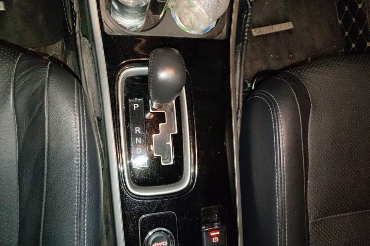 Used Mitsubishi Outlander 2018 2.4L 4x4 Elite Edition 5 Seats Gear Lever
