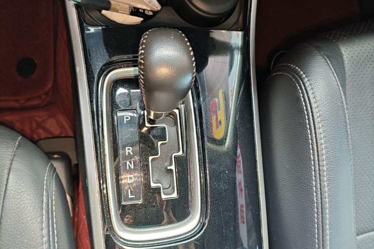Used Mitsubishi Outlander 2018 2.4L 4x4 Elite Edition 5 Seats Gear Lever