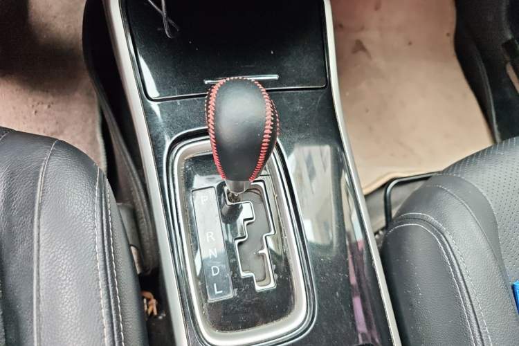 Used Mitsubishi Outlander 2018 2.4L 4x4 Elite Edition 5 Seats Gear Lever