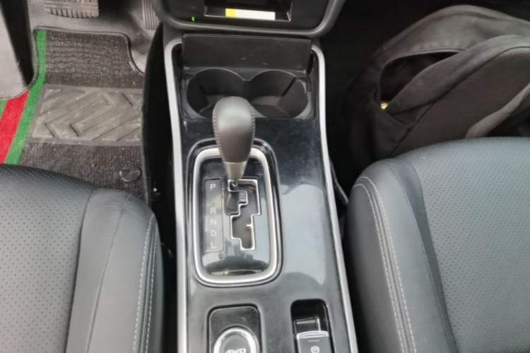 Used Mitsubishi Outlander 2018 2.4L 4x4 Elite Edition 5 Seats Gear Lever