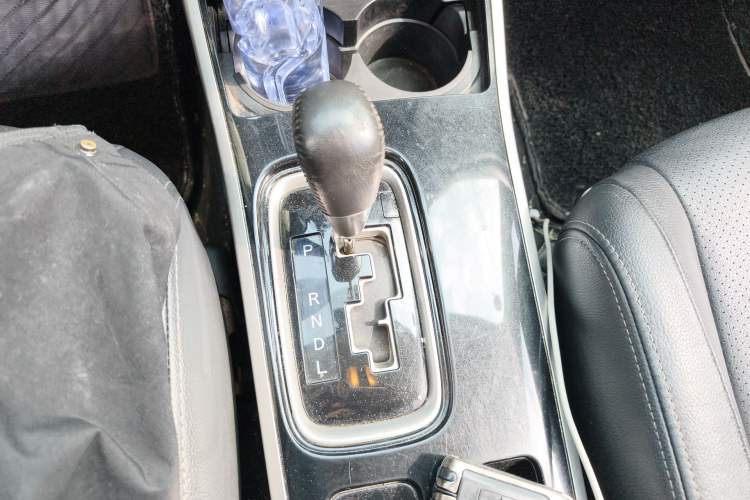 Used Mitsubishi Outlander 2018 2.4L 4x4 Elite Edition 5 Seats Gear Lever