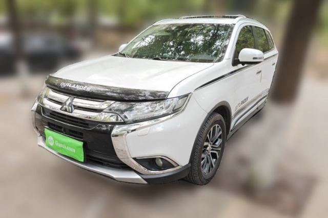 Mitsubishi Outlander 2018 2.4L 4x4 Prestige Edition 7 Seats с пробегом