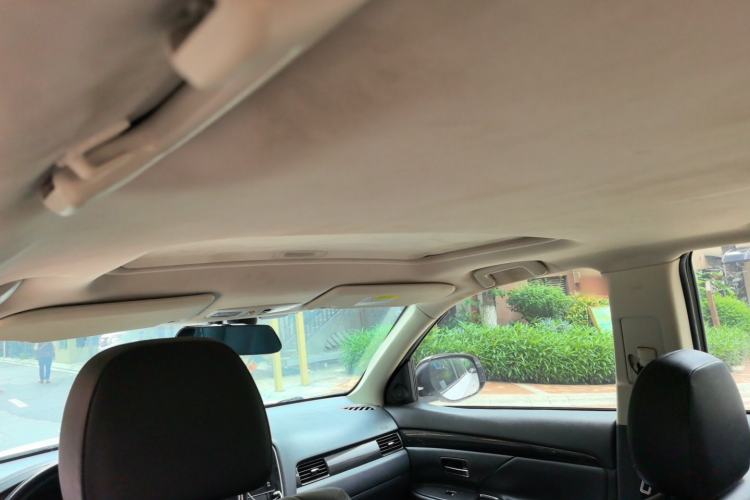 Used Mitsubishi Outlander 2018 2.4L 4x4 Luxury Edition 7-Seater Headliner