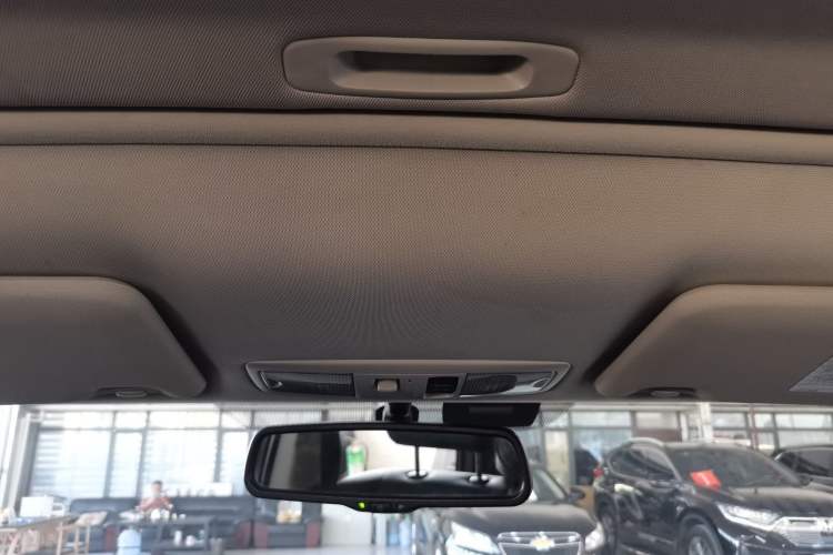 Used Mitsubishi Outlander 2018 2.0L Two-Wheel Drive Glory Edition 5 Seats Headliner