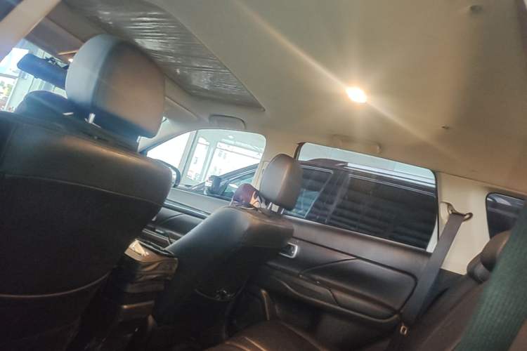 Used Mitsubishi Outlander 2018 2.0L Two-Wheel Drive Glory Edition 5 Seats Headliner