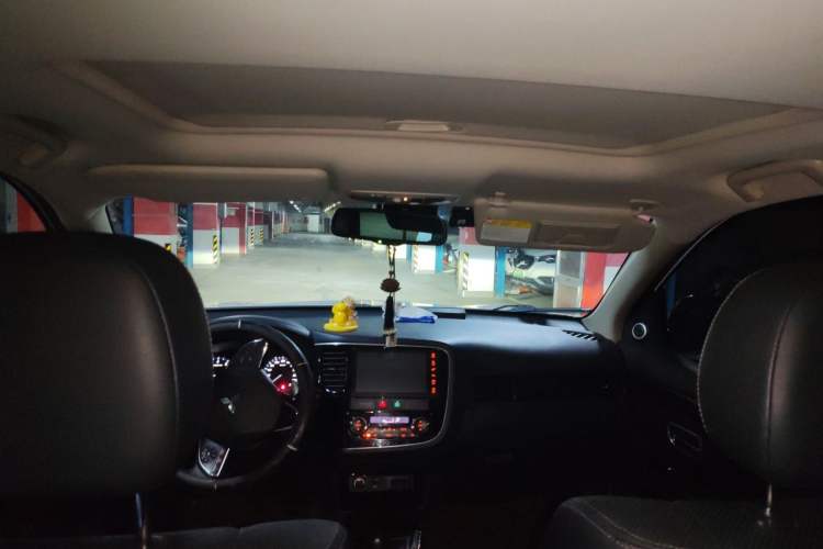 Used Mitsubishi Outlander 2018 2.4L 4x4 Luxury Edition 7-Seater Headliner