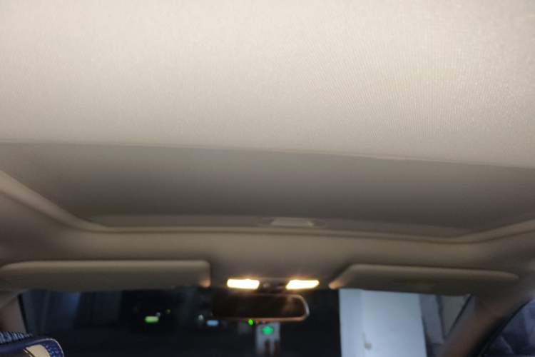Used Mitsubishi Outlander 2018 2.0L Two-Wheel Drive Glory Edition 5 Seats Headliner