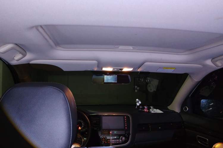 Used Mitsubishi Outlander  Headliner