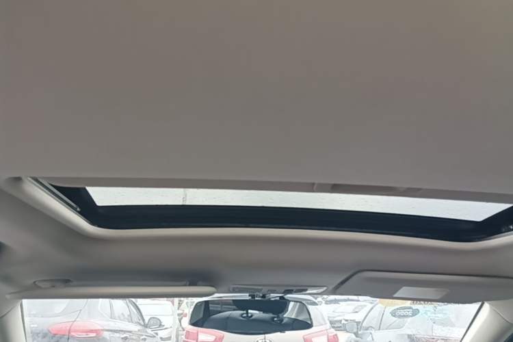 Used Mitsubishi Outlander 2018 2.0L Two-Wheel-Drive Jiale Edition 7-Seater Headliner