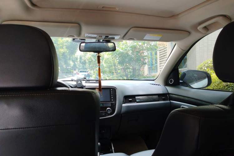 Used Mitsubishi Outlander 2018 2.4L 4x4 Luxury Edition 7-Seater Headliner