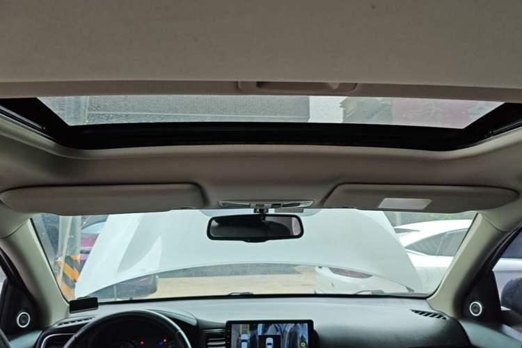 Used Mitsubishi Outlander 2018 2.0L Two-Wheel-Drive Jiale Edition 7-Seater Headliner