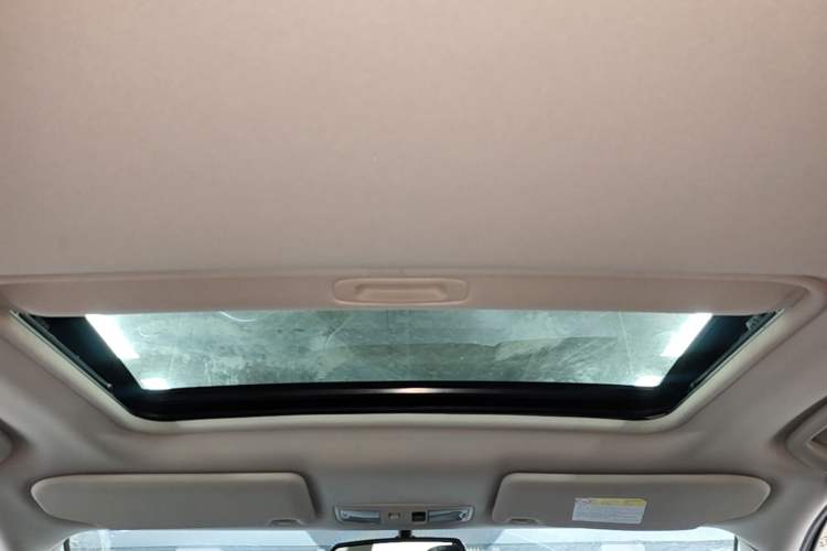 Used Mitsubishi Outlander 2018 2.0L Two-Wheel Drive Glory Edition 5 Seats Headliner