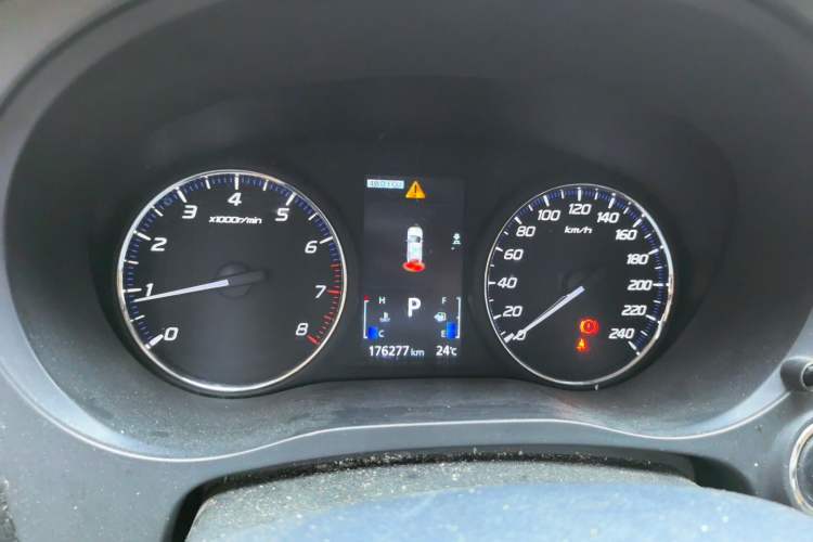 Used Mitsubishi Outlander 2018 2.4L 4x4 Luxury Edition 7-Seater Instrument Cluster