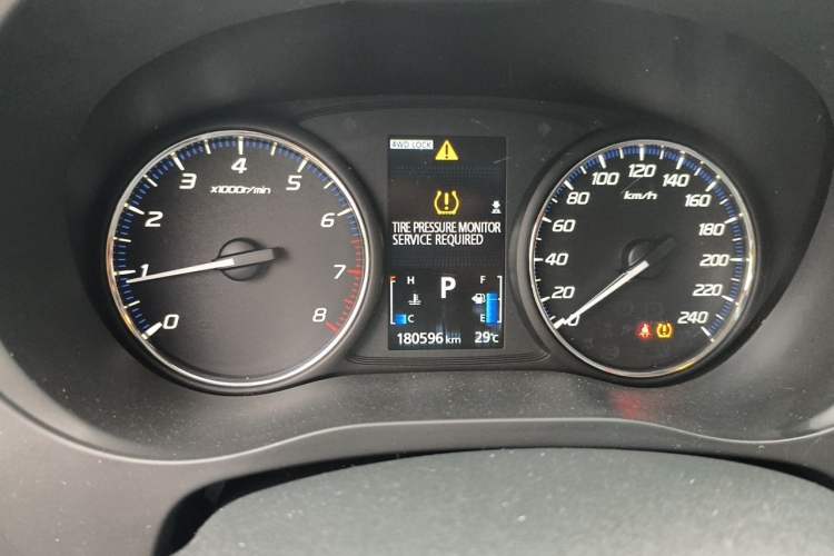 Used Mitsubishi Outlander 2018 2.4L 4x4 Luxury Edition 7-Seater Instrument Cluster