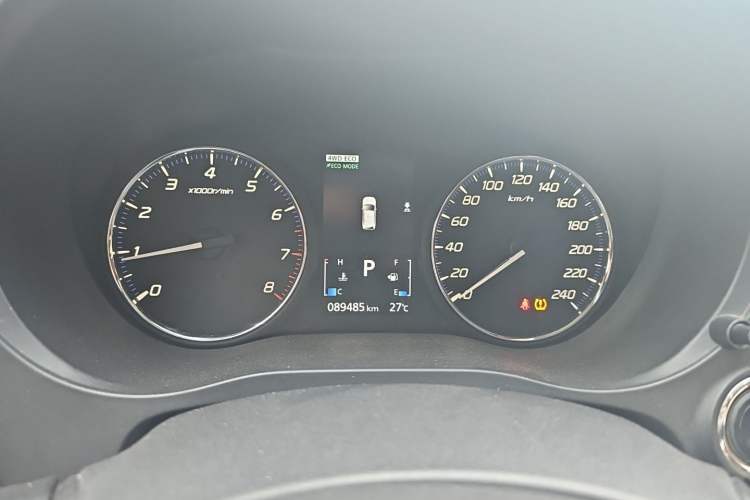 Used Mitsubishi Outlander 2018 2.4L 4x4 Luxury Edition 7-Seater Instrument Cluster