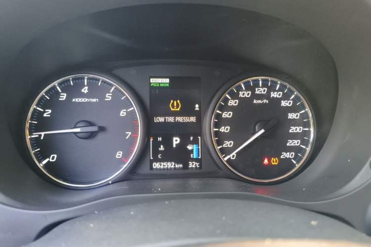 Used Mitsubishi Outlander 2018 2.4L 4x4 Elite Edition 5 Seats Instrument Cluster