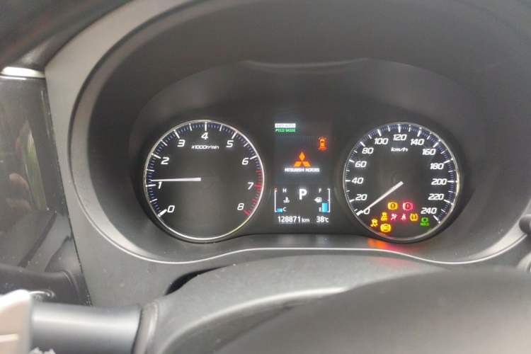 Used Mitsubishi Outlander 2018 2.4L 4x4 Luxury Edition 7-Seater Instrument Cluster