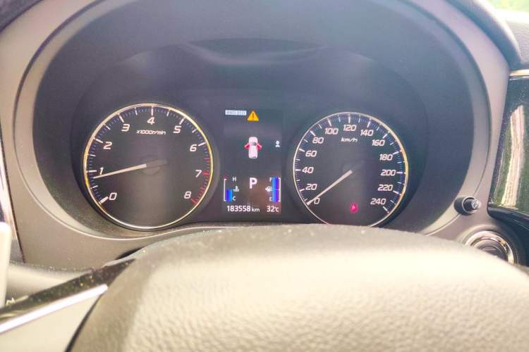 Used Mitsubishi Outlander 2018 2.4L 4x4 Luxury Edition 7-Seater Instrument Cluster