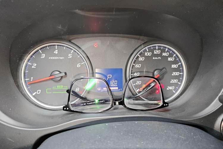 Used Mitsubishi Outlander 2018 2.0L Two-Wheel Drive Glory Edition 5 Seats Instrument Cluster