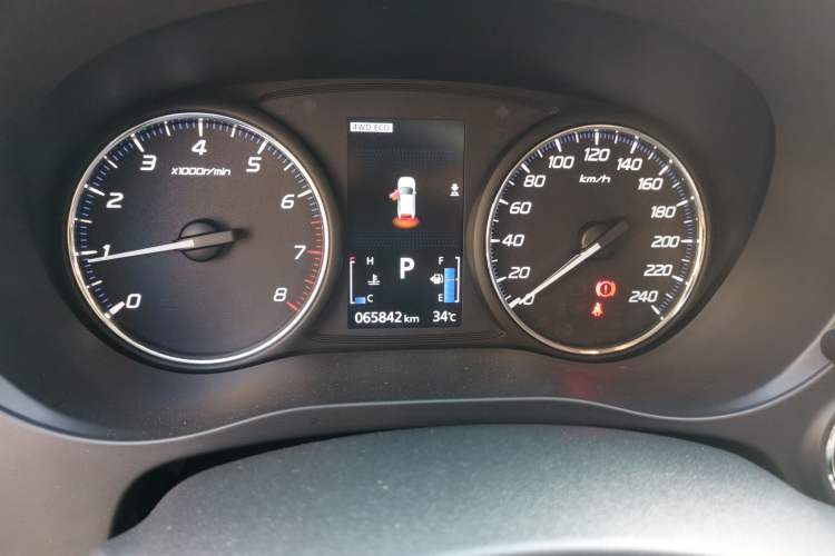 Used Mitsubishi Outlander 2018 2.4L 4x4 Luxury Edition 7-Seater Instrument Cluster
