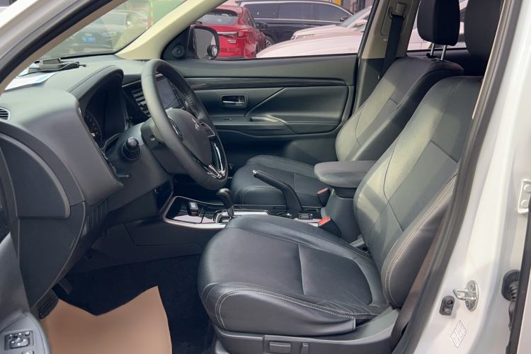 Used Mitsubishi Outlander 2018 2.0L Two-Wheel Drive Glory Edition 5 Seats Interior 1