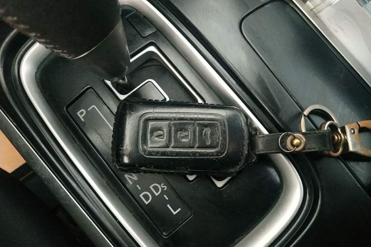 Used Mitsubishi Outlander 2018 2.0L Two-Wheel-Drive Jiale Edition 7-Seater Interior 1