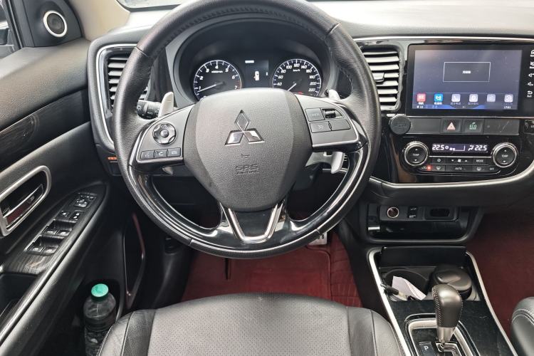Used Mitsubishi Outlander 2018 2.4L 4x4 Elite Edition 5 Seats Interior 1