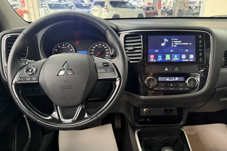 Used Mitsubishi Outlander 2018 2.0L Two-Wheel Drive Glory Edition 5 Seats Interior 2