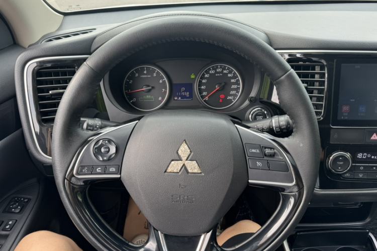 Used Mitsubishi Outlander 2018 2.0L Two-Wheel-Drive Jiale Edition 7-Seater Interior 5