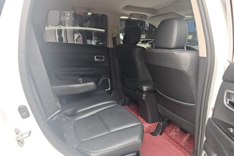 Used Mitsubishi Outlander 2018 2.4L 4x4 Elite Edition 5 Seats Interior 5